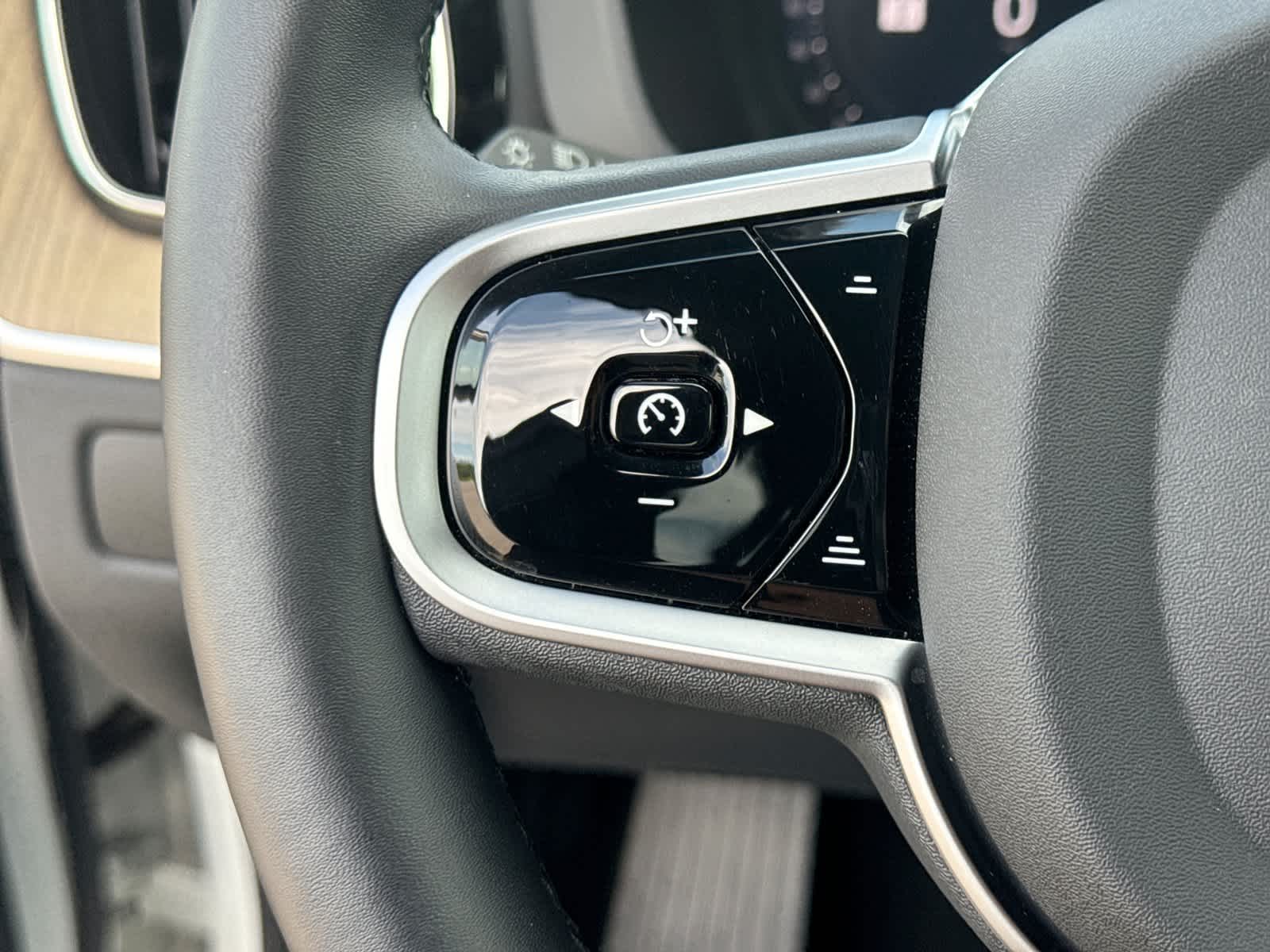 2026 Volvo XC60 Plus