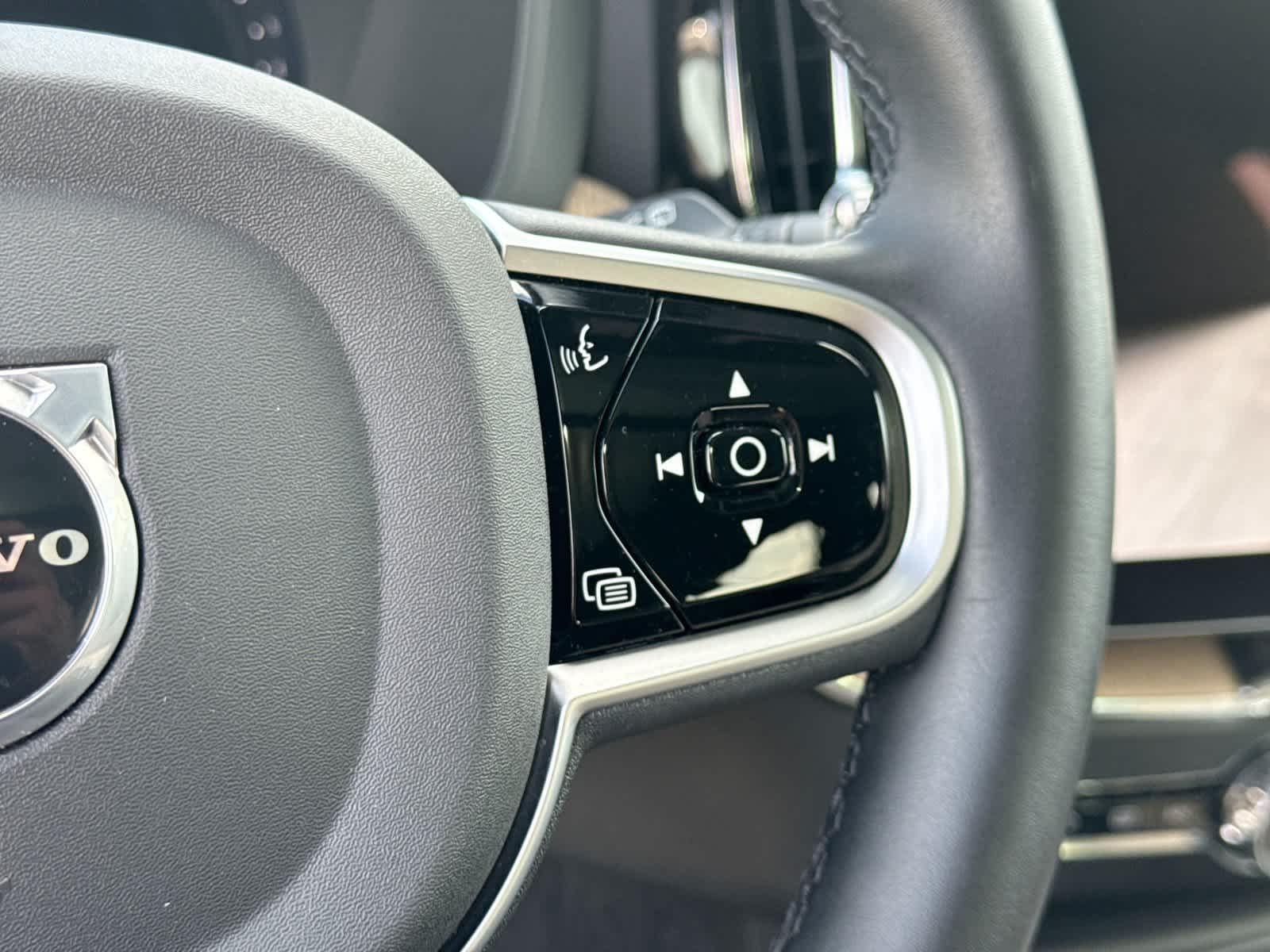 2026 Volvo XC60 Plus