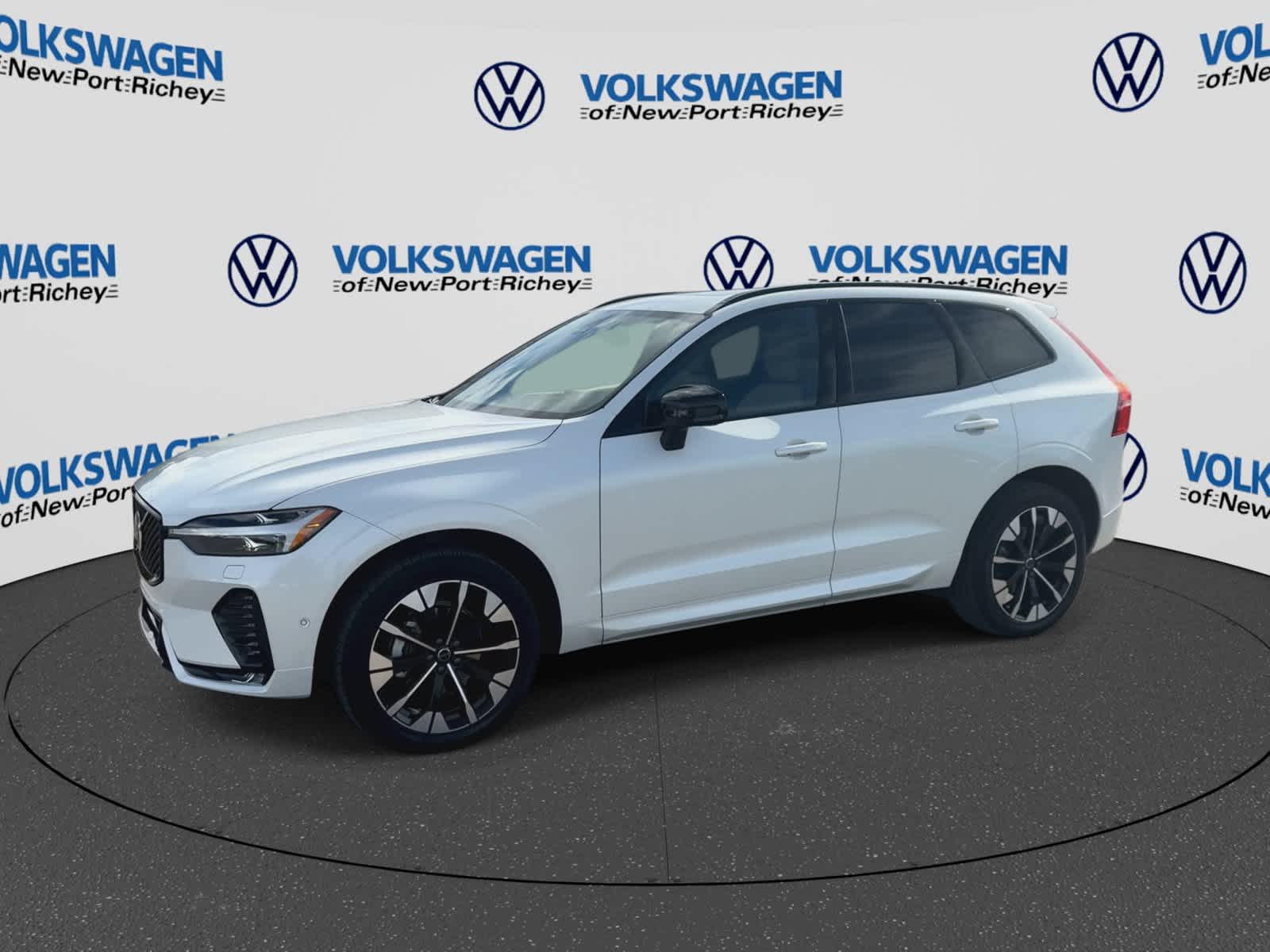 2026 Volvo XC60 Plus