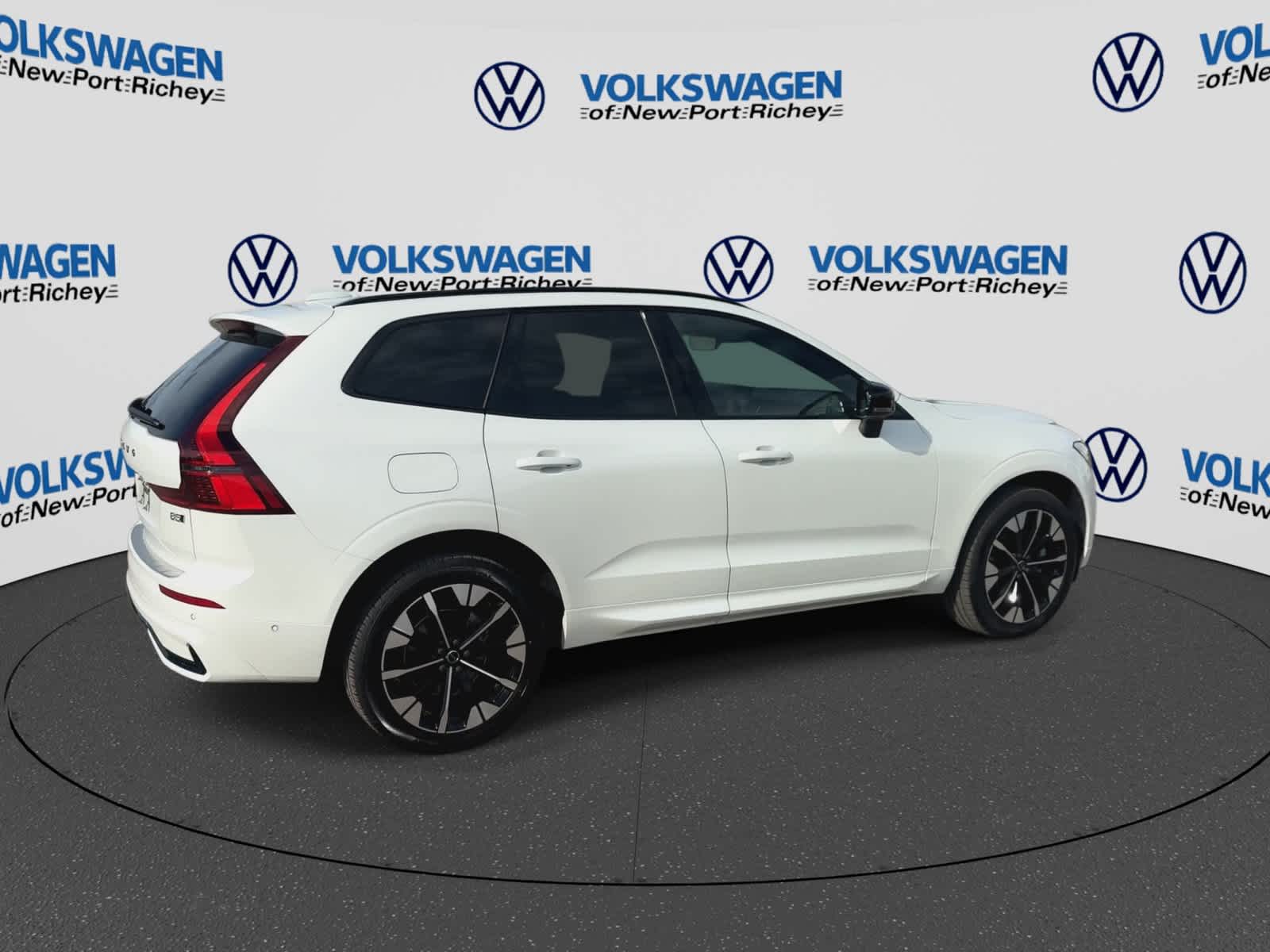2026 Volvo XC60 Plus